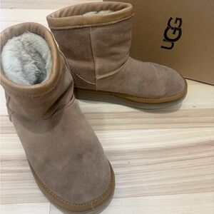 Tan UGG Classic Mini II boots Sz 7.5 #shearling #winterboots